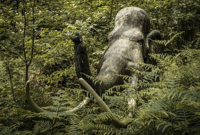 Мамонт в лесу, фото фотография вымершие животные